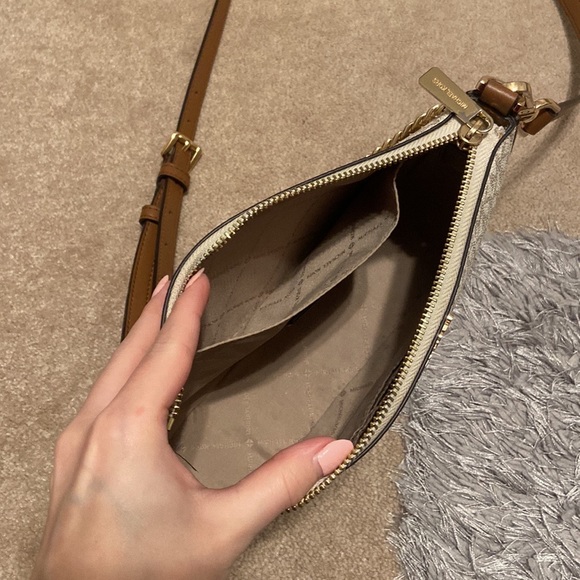 BUNDLE OF 2 DESIGNER BAGS - Picture 13 of 13